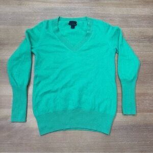 J Crew Green Soft Italian Cashmere Boyfriend Sweater Medium Banded Quiet Luxury